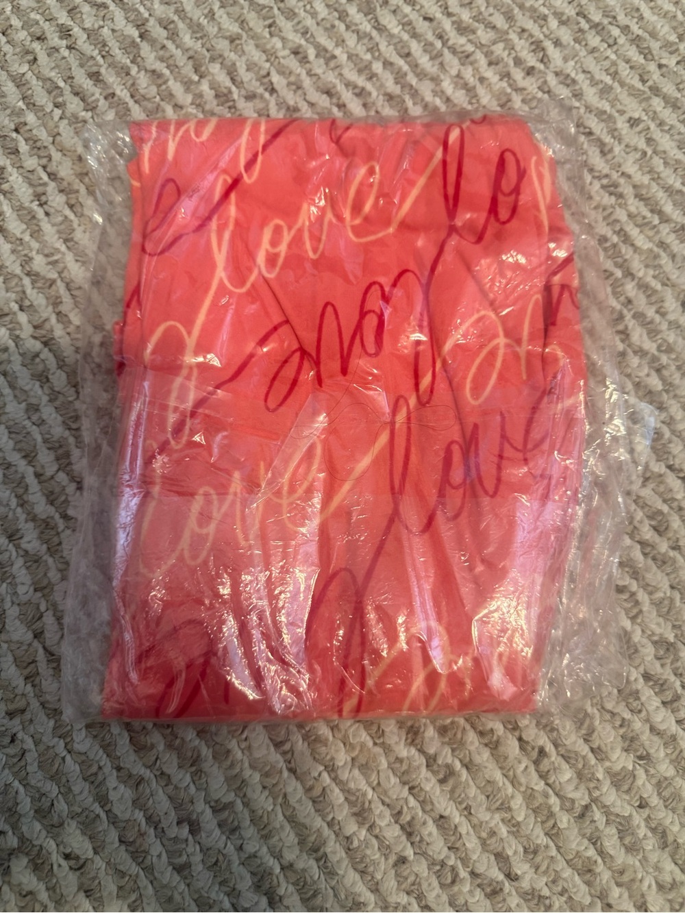 ‘love’ leggings